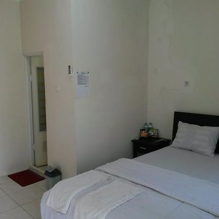Hotel Dubai Sumenep 외부 사진